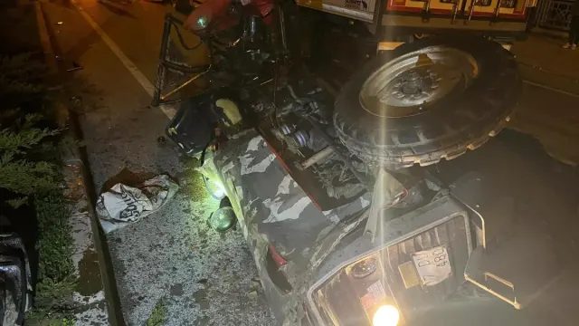 Çanakkale'de TIR ile Traktör Çarpıştı: Sürücü ve Eşi Hayatını Kaybetti