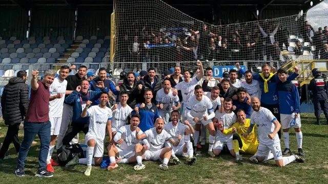 Bigaspor Şampiyon Oldu: İlçede Büyük Coşku