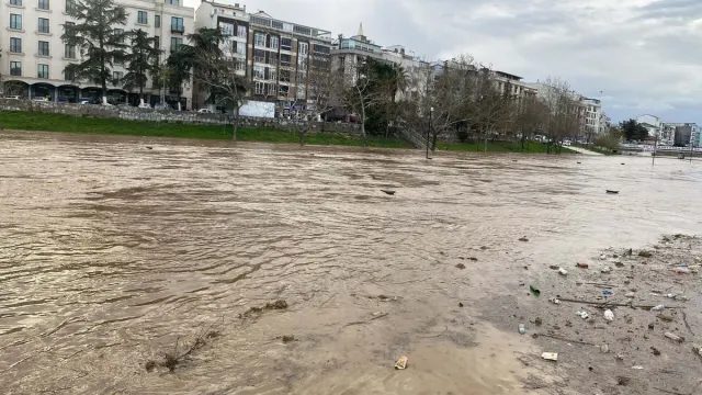 Çanakkale’de Kocabaş Çayı Taştı: Tarım Arazileri ve Yollar Sular Altında