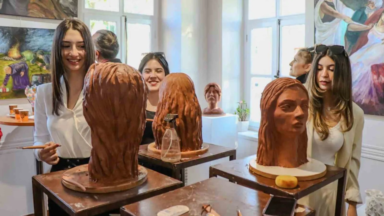 Çanakkale’de Güzel Sanatlar Lisesi Öğrencilerinden Yıl Sonu Resim Sergisi