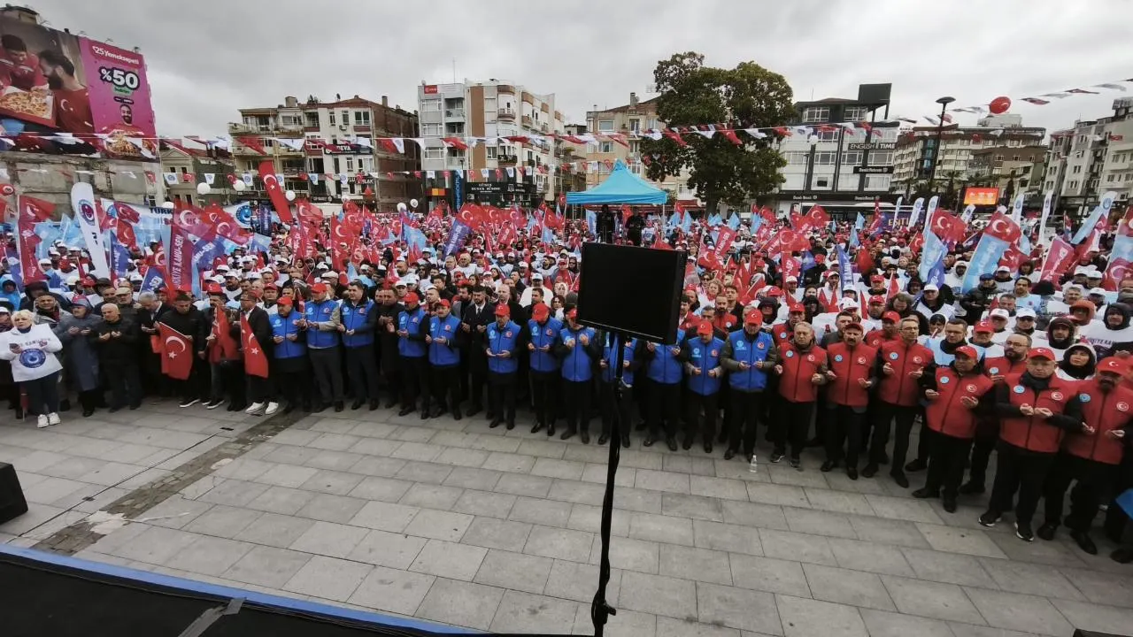 Çanakkale’de 1 Mayıs Coşkusu İskele Meydanı’nda Yaşandı