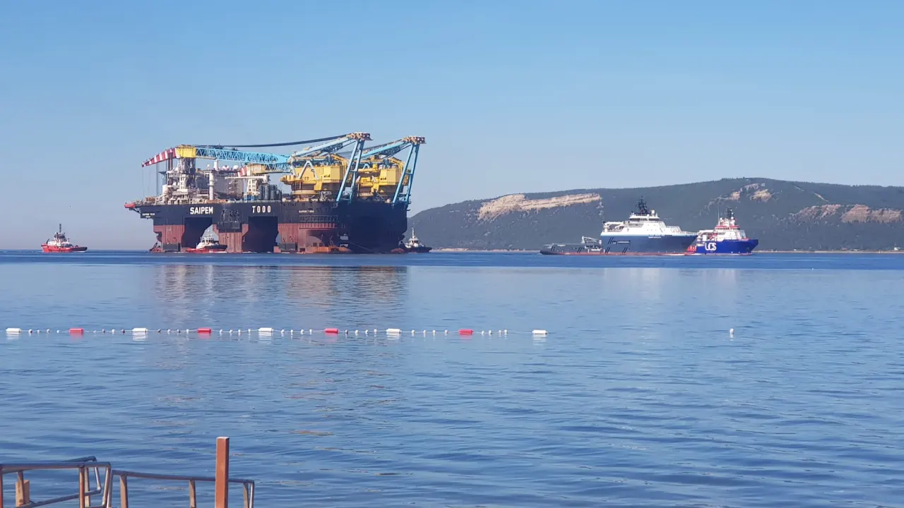 SAIPEM 7000 Çanakkale Boğazının Dev Misafiri
