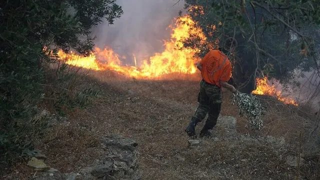 Atina Dahil Kritik Bölgelerde Yangın Riski! Yunanistan Kırmızıya Büründü